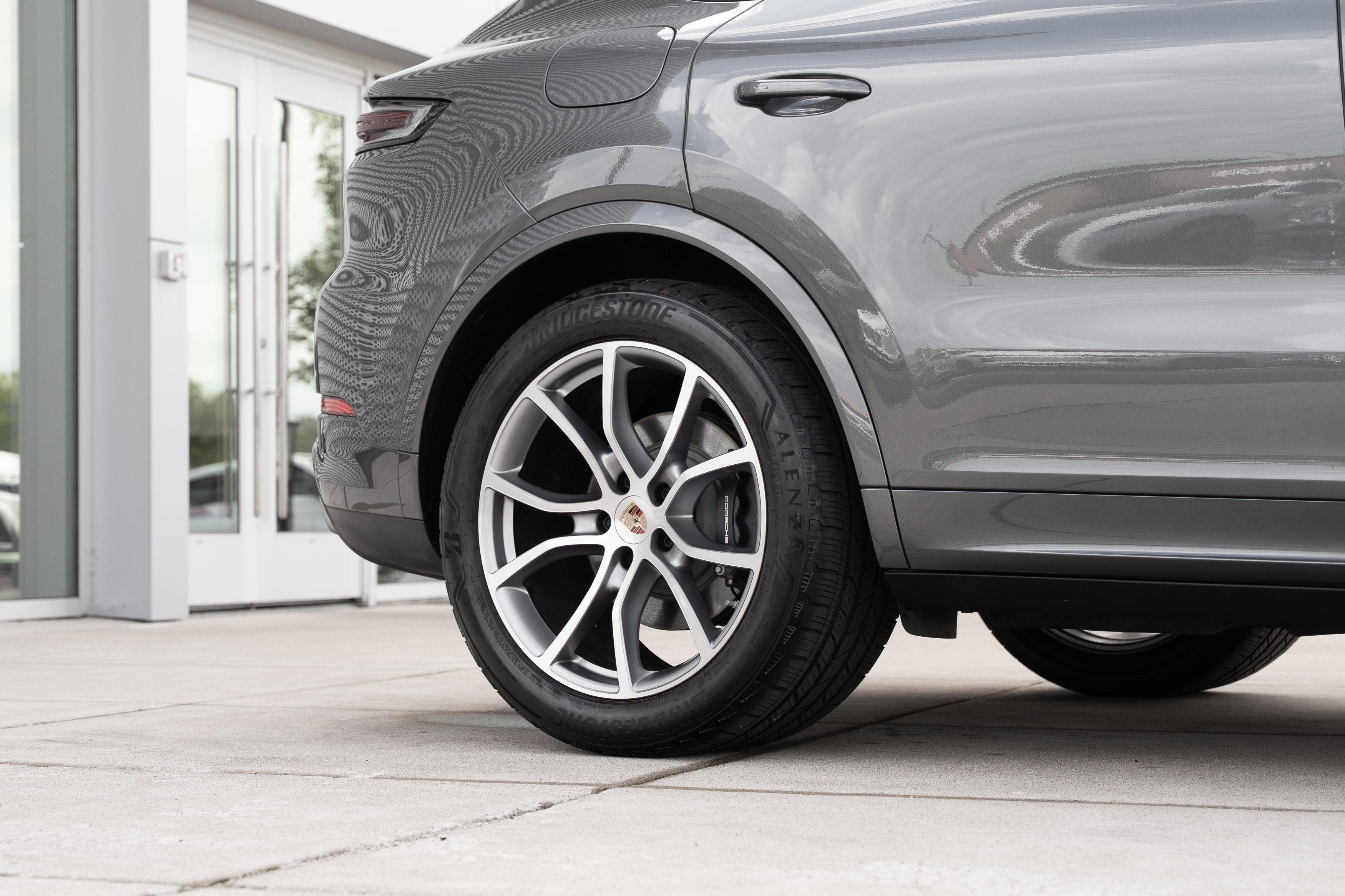 Used 2025 Porsche Cayenne Coupe AWD/4WD image 34