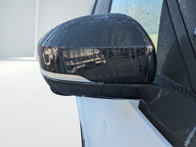 Used 2025 Land Rover Discovery S image 9