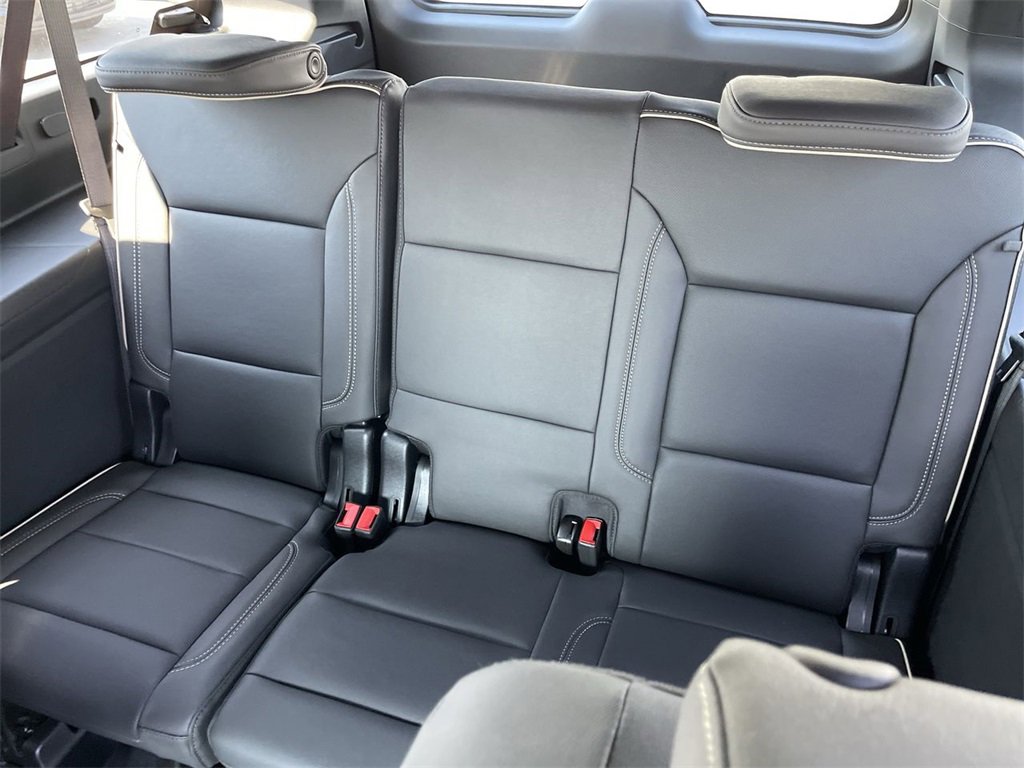 New 2025 Chevrolet Suburban Premier image 24