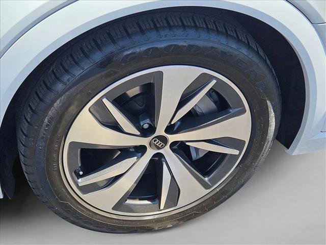 Used 2024 Audi Q8 e-tron Premium Plus AWD/4WD image 23