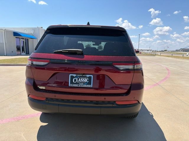 Used 2025 Jeep Grand Cherokee Altitude RWD image 12