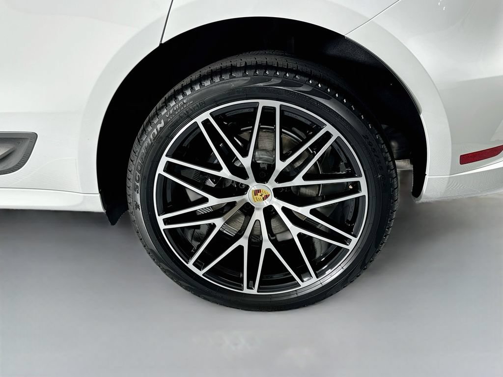 New 2026 Porsche Macan Turbo AWD/4WD image 33