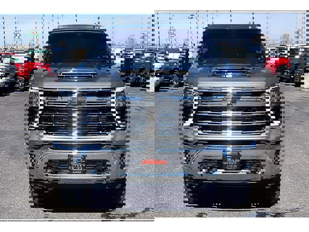 Used 2024 Chevrolet Silverado 3500 LTZ image 3