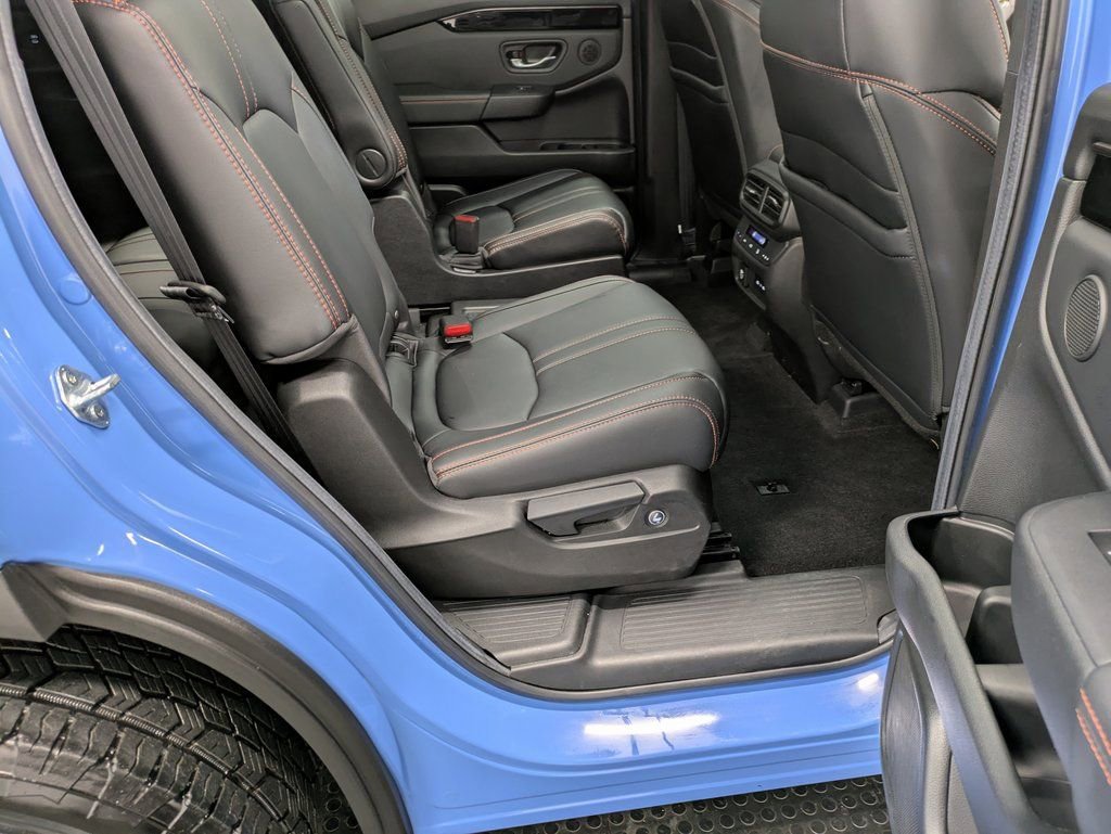 Used 2025 Honda Pilot TrailSport image 25
