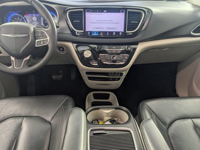 Used 2022 Chrysler Pacifica Touring-L FWD image 24