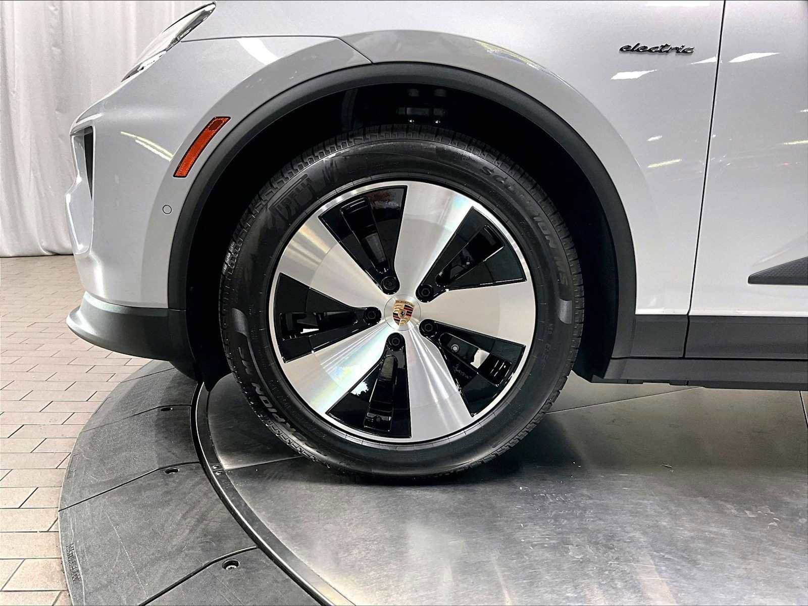 Used 2025 Porsche Macan Electric image 14