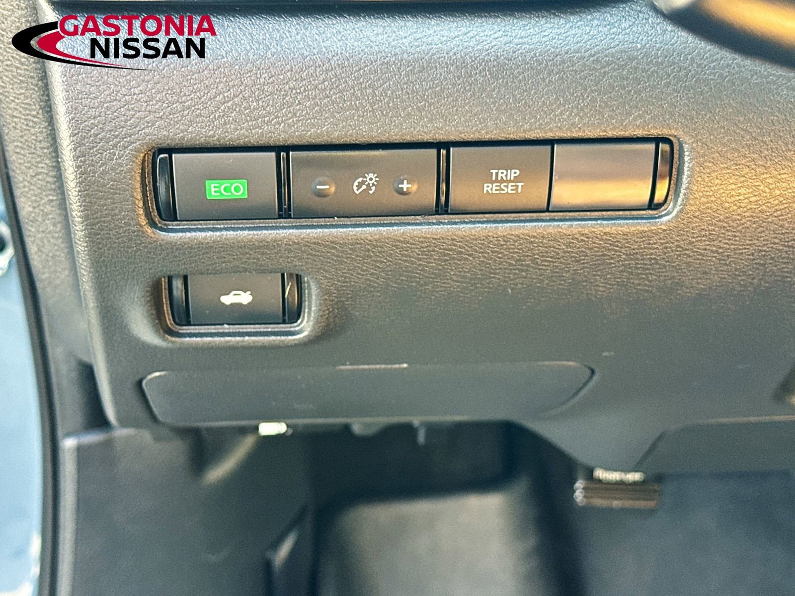 Used 2024 Nissan Sentra SV w/ SV Premium Package image 13