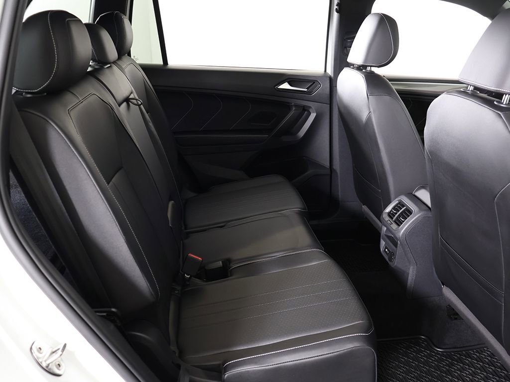Used 2022 Volkswagen Tiguan SE R-Line image 36