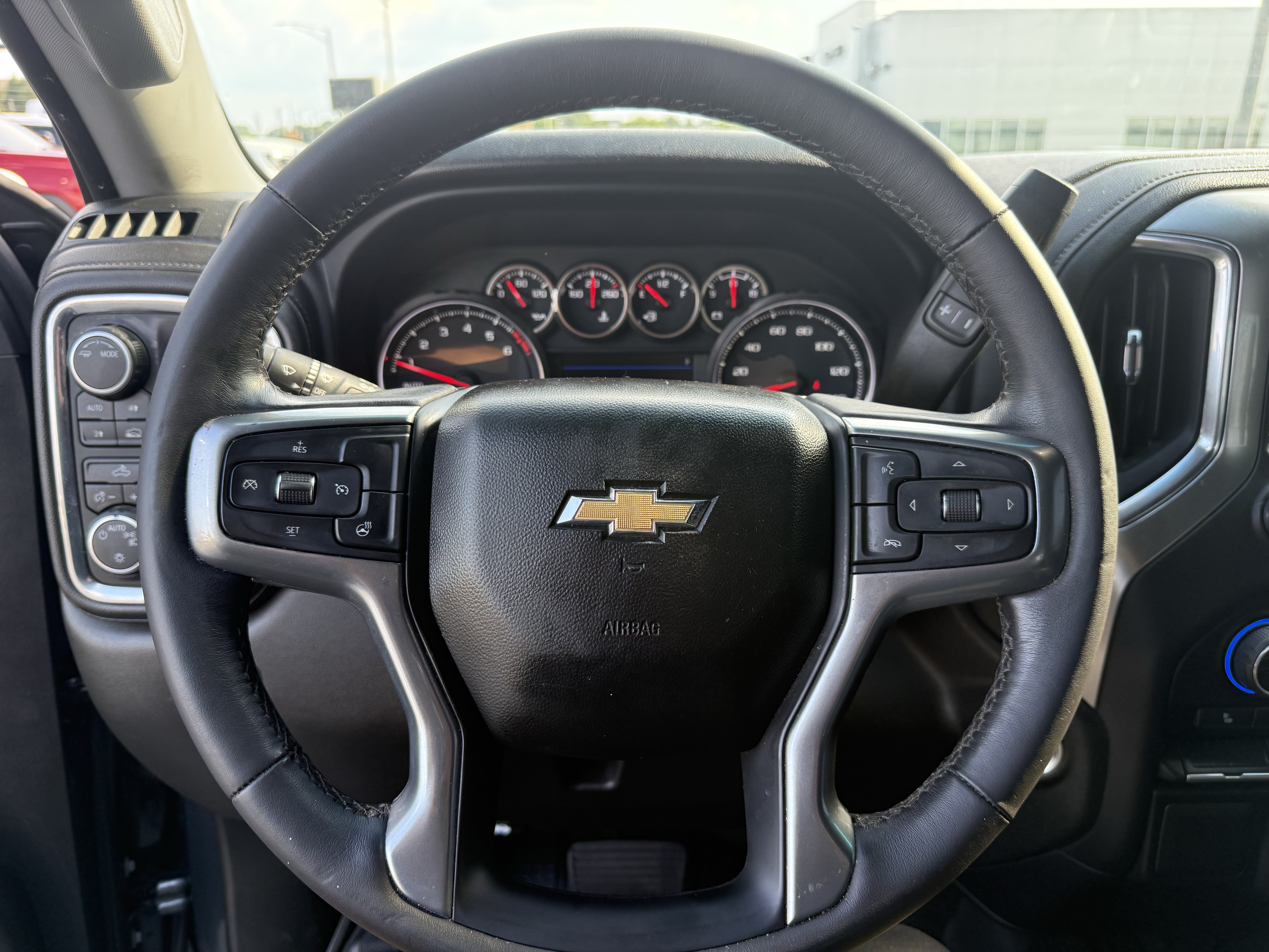 Used 2022 Chevrolet Silverado 1500 LT AWD/4WD image 17
