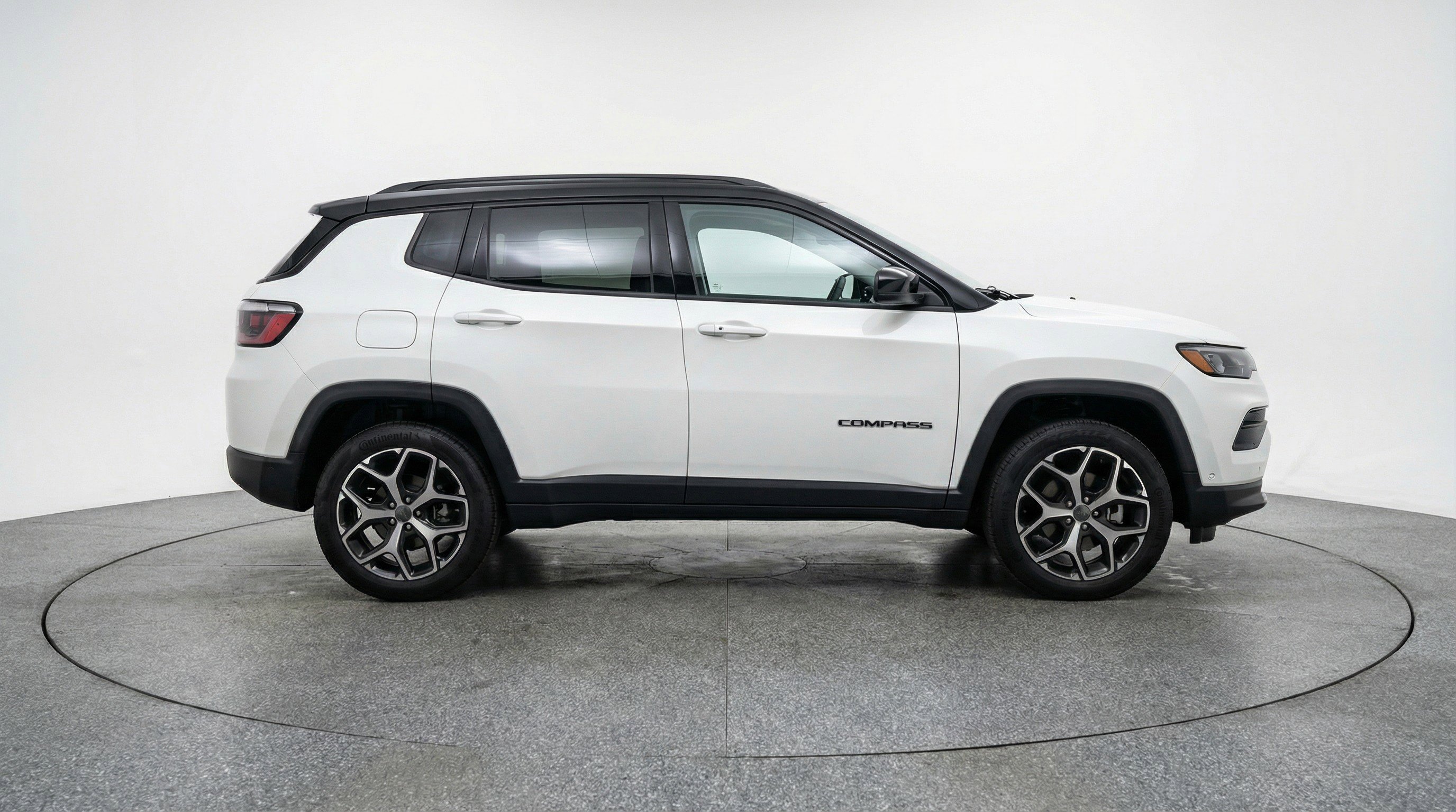 Used 2025 Jeep Compass Limited image 11