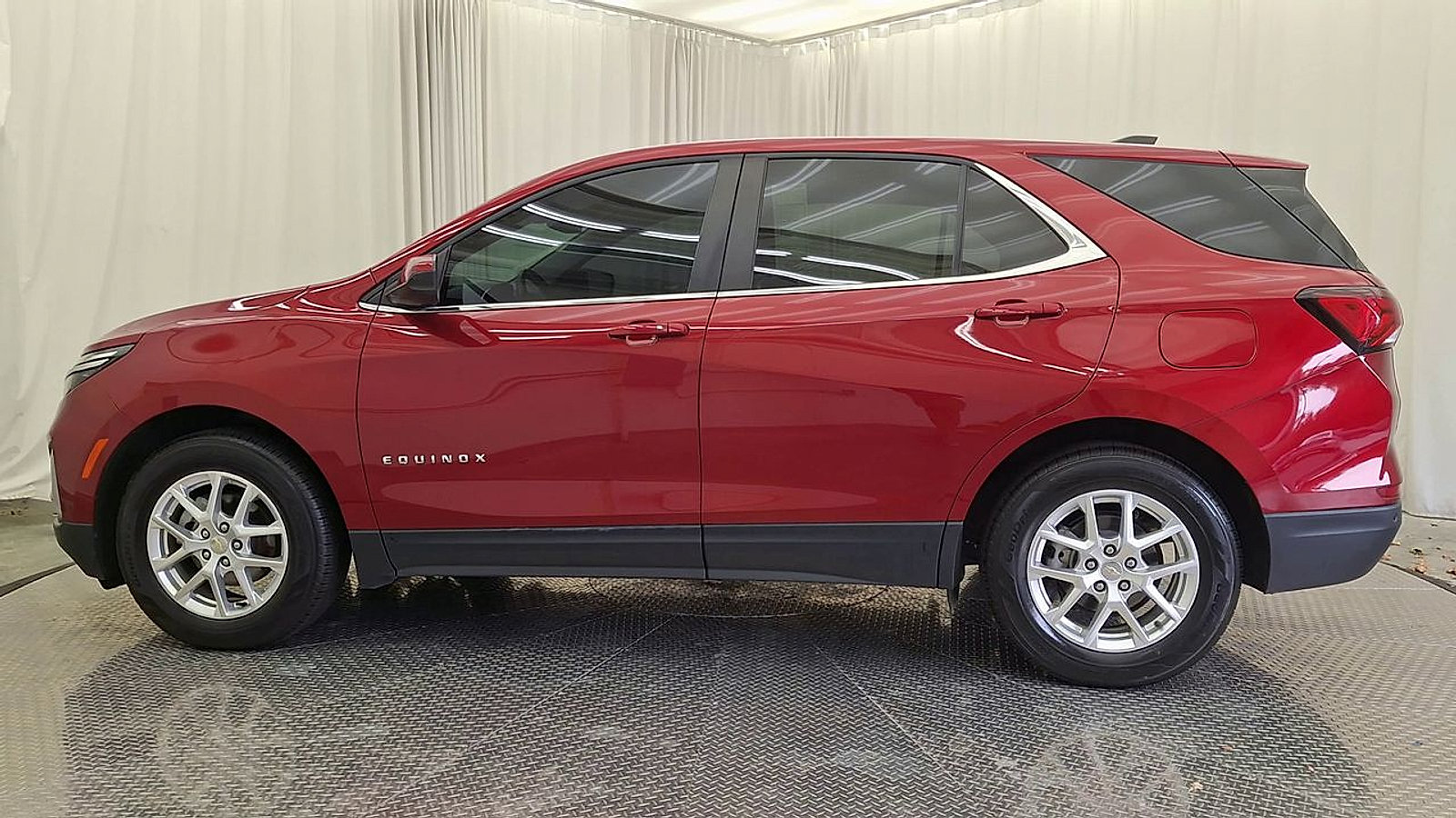 Used 2022 Chevrolet Equinox LT FWD image 11