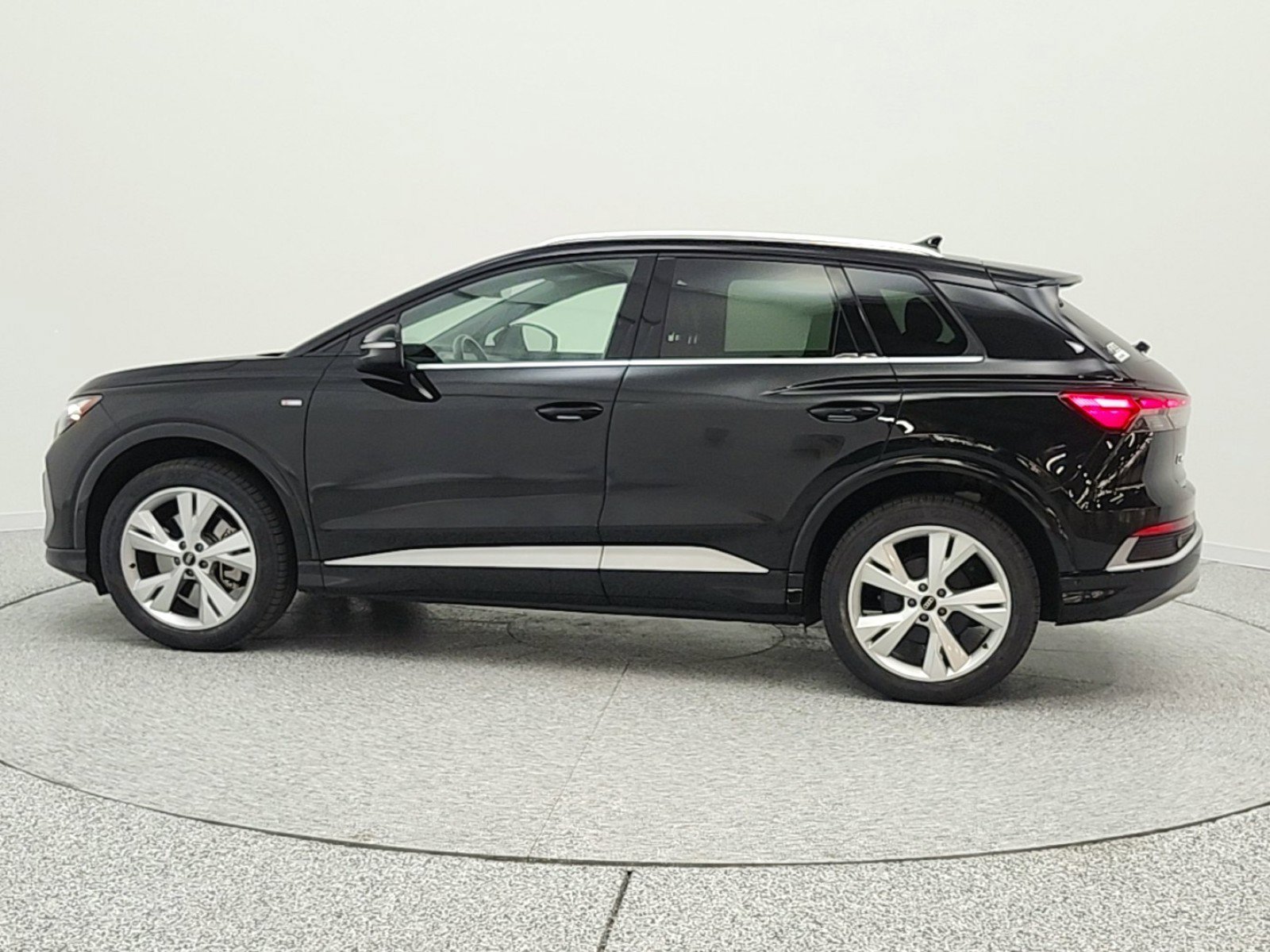 Used 2023 Audi Q4 e-tron Premium Plus AWD/4WD image 8