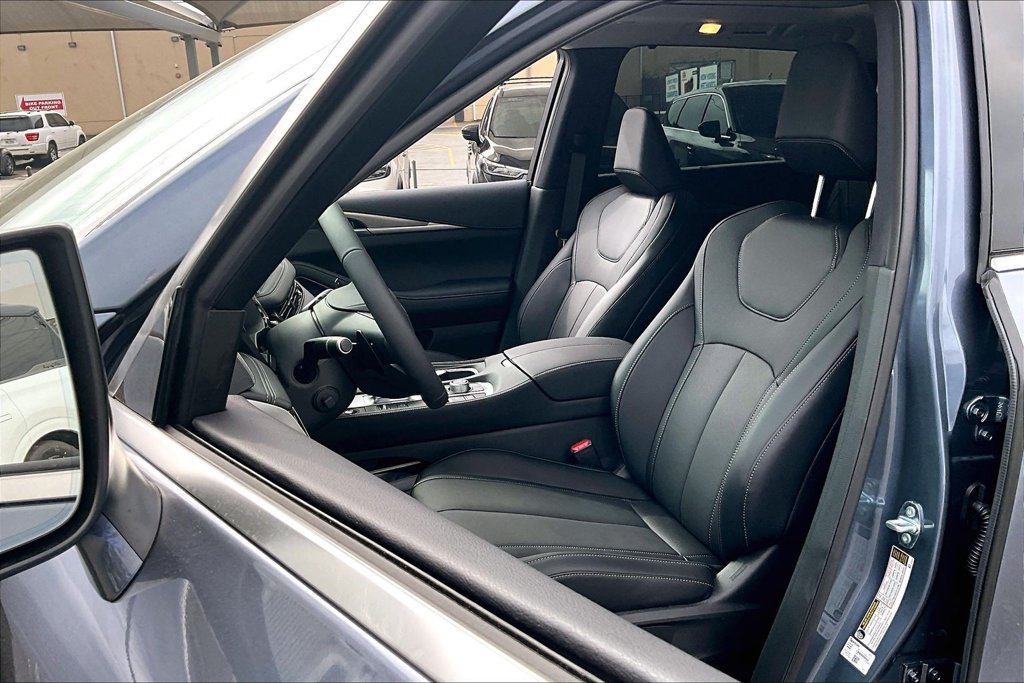 Certified 2026 INFINITI QX60 Luxe w/ Family Package FWD image 11