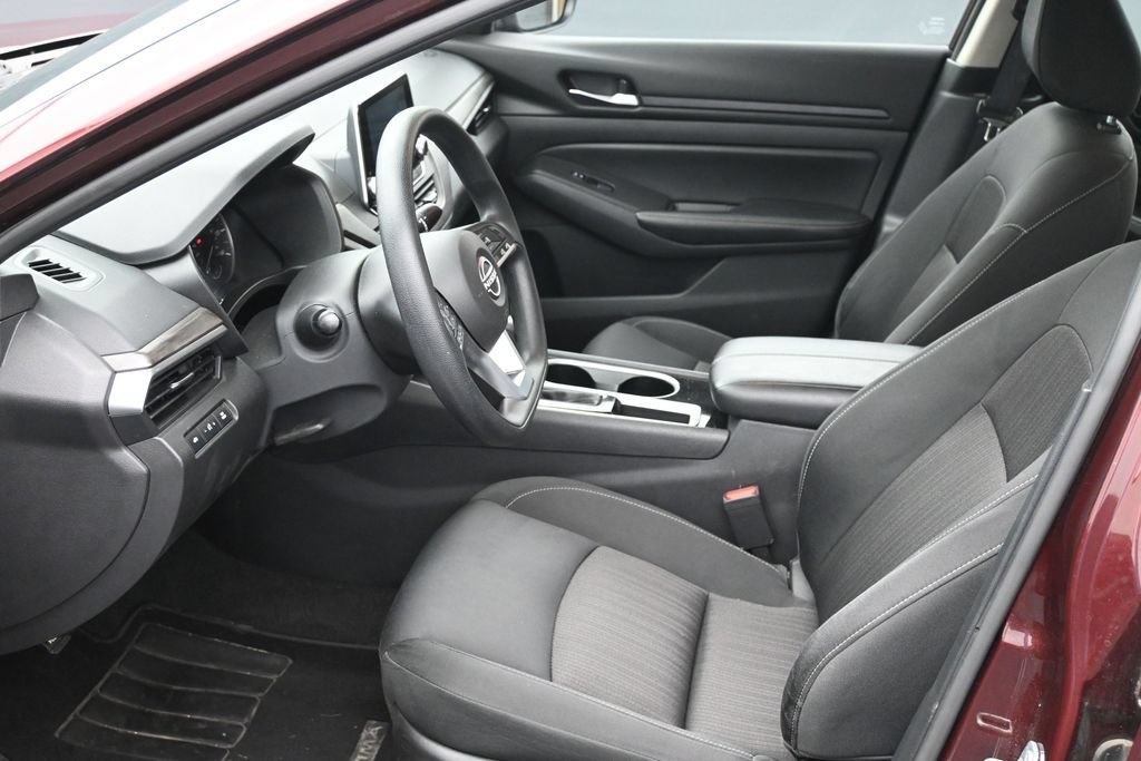Used 2024 Nissan Altima 2.5 SV FWD image 15