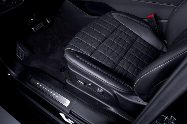 Used 2025 Cadillac Escalade V image 21