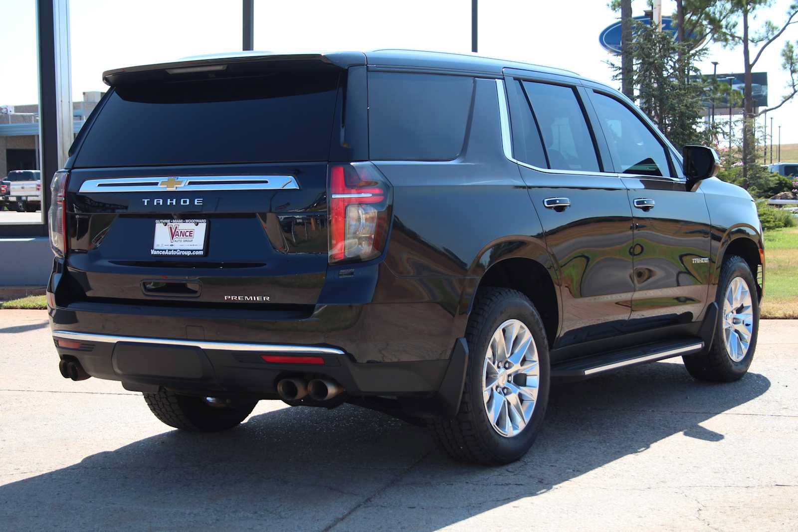 Used 2023 Chevrolet Tahoe Premier AWD/4WD image 12