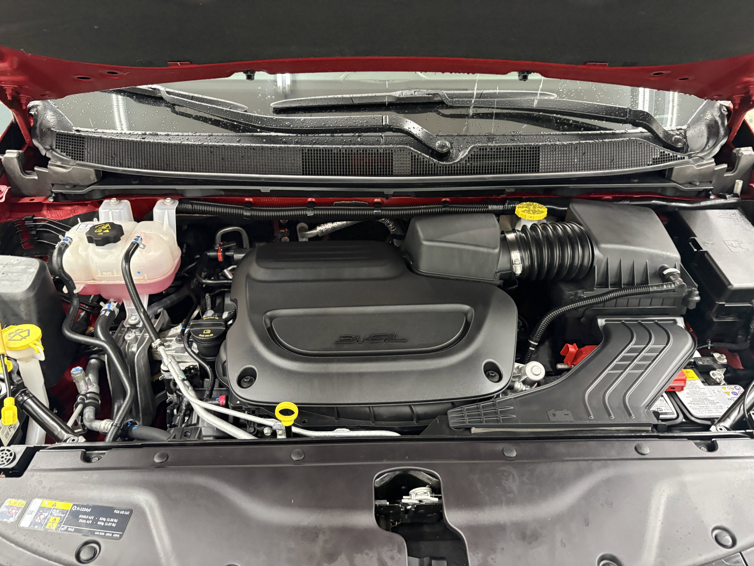 Used 2025 Chrysler Pacifica Limited image 8