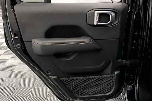 Used 2020 Jeep Wrangler Unlimited Sahara image 18