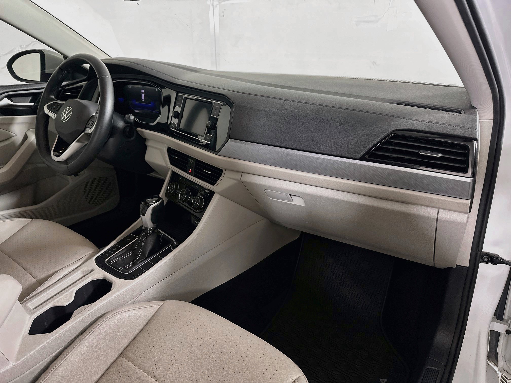Used 2023 Volkswagen Jetta SE w/ Panoramic Sunroof Package FWD image 27