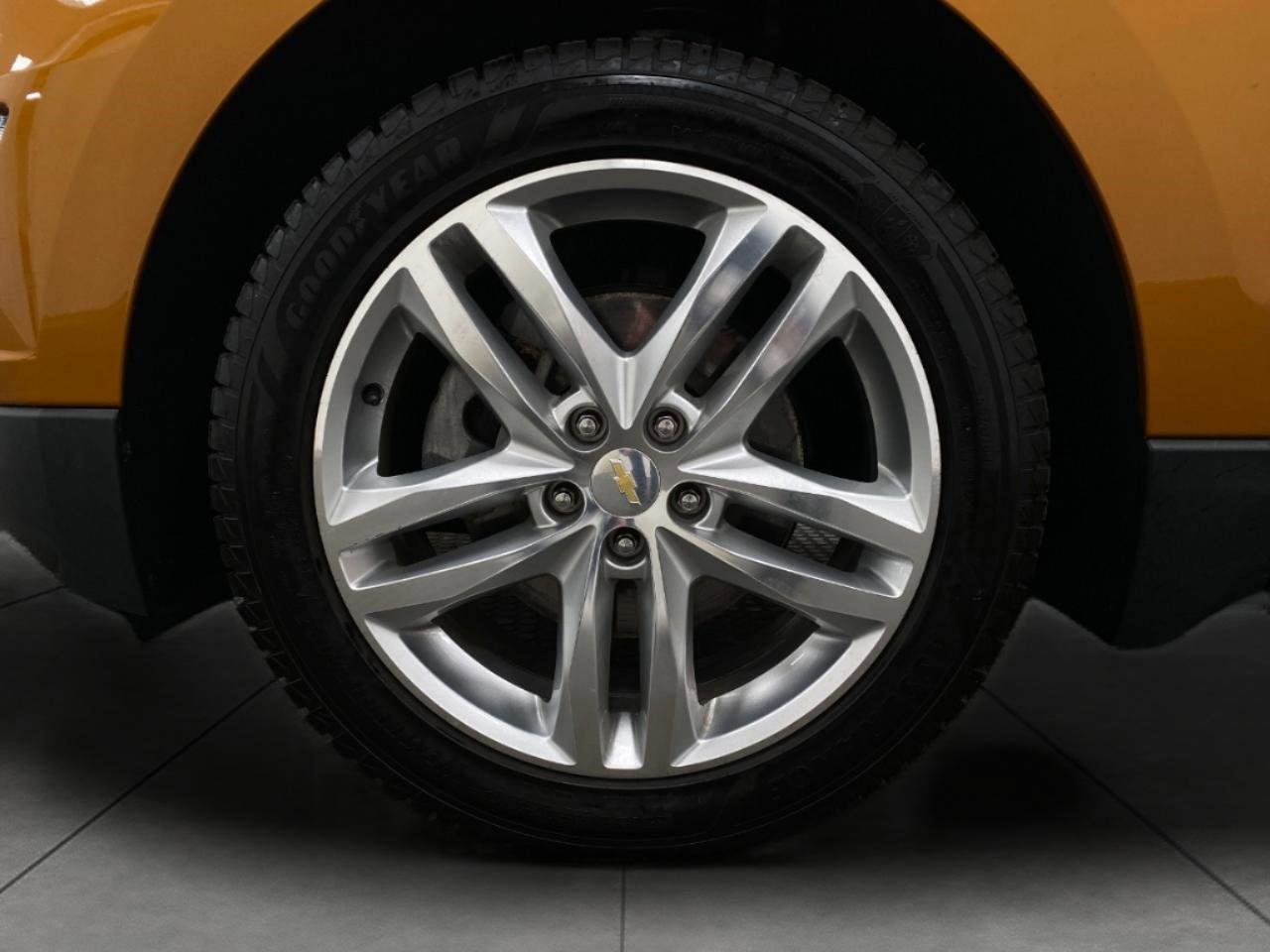Used 2018 Chevrolet Equinox Premier FWD image 14