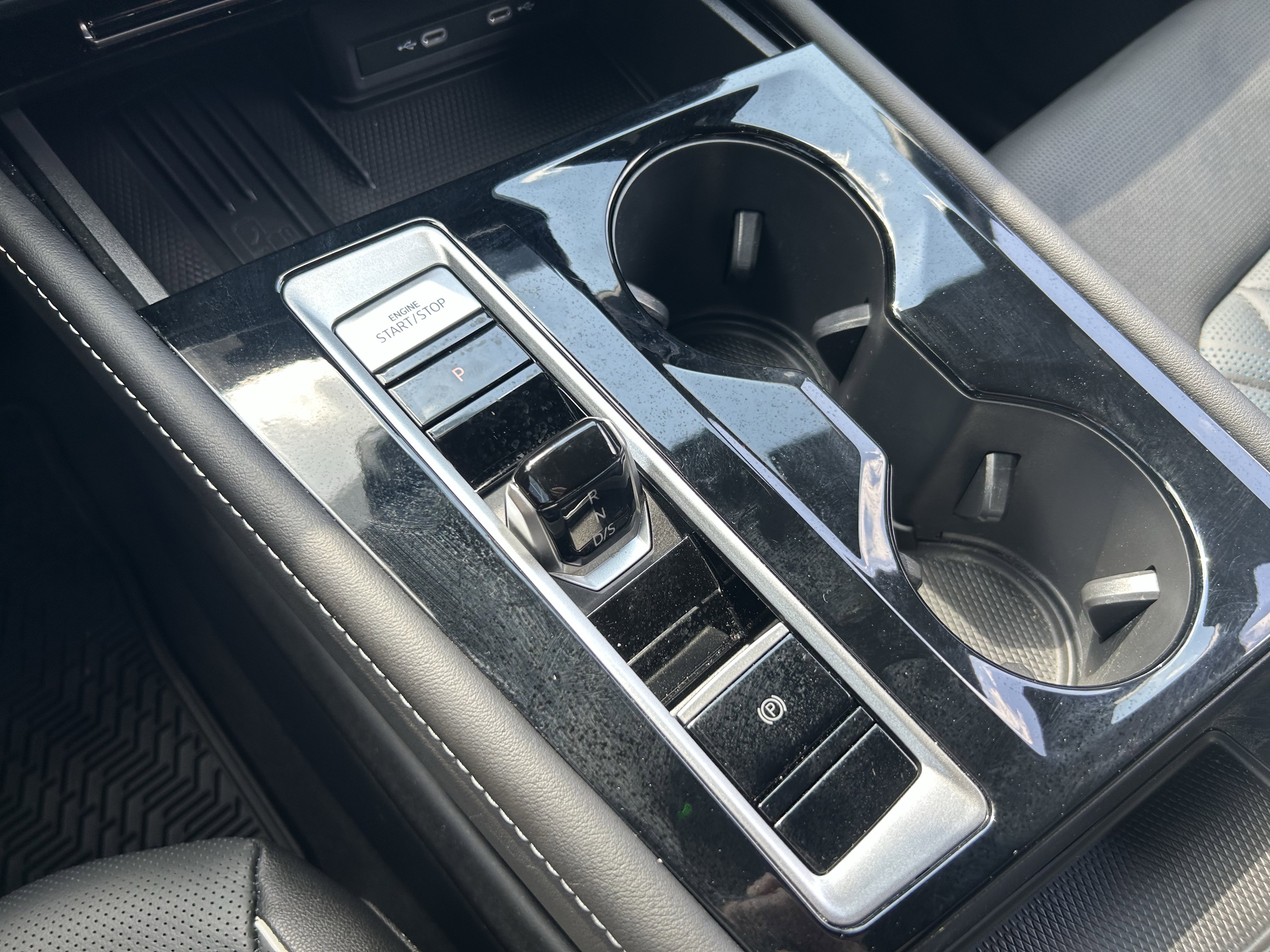 Certified 2025 Volkswagen Atlas Cross Sport SEL Premium R-Line AWD/4WD image 16