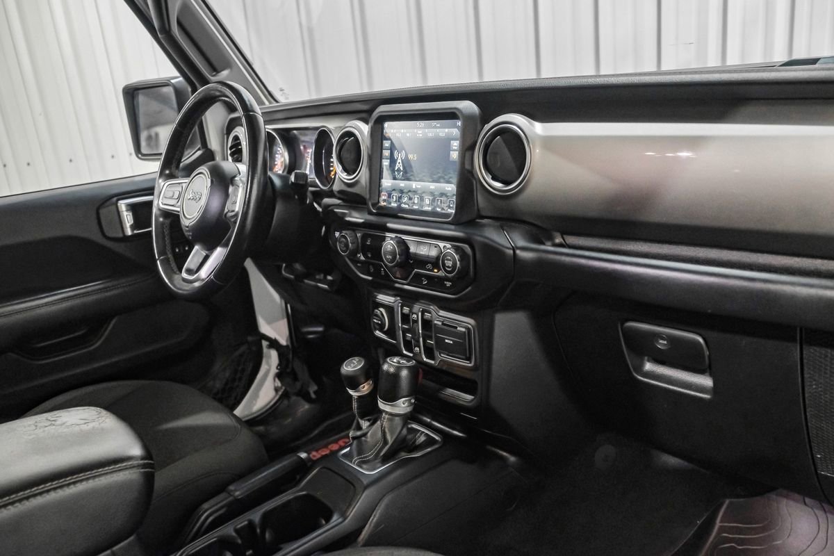 Used 2018 Jeep Wrangler Unlimited Sahara image 12