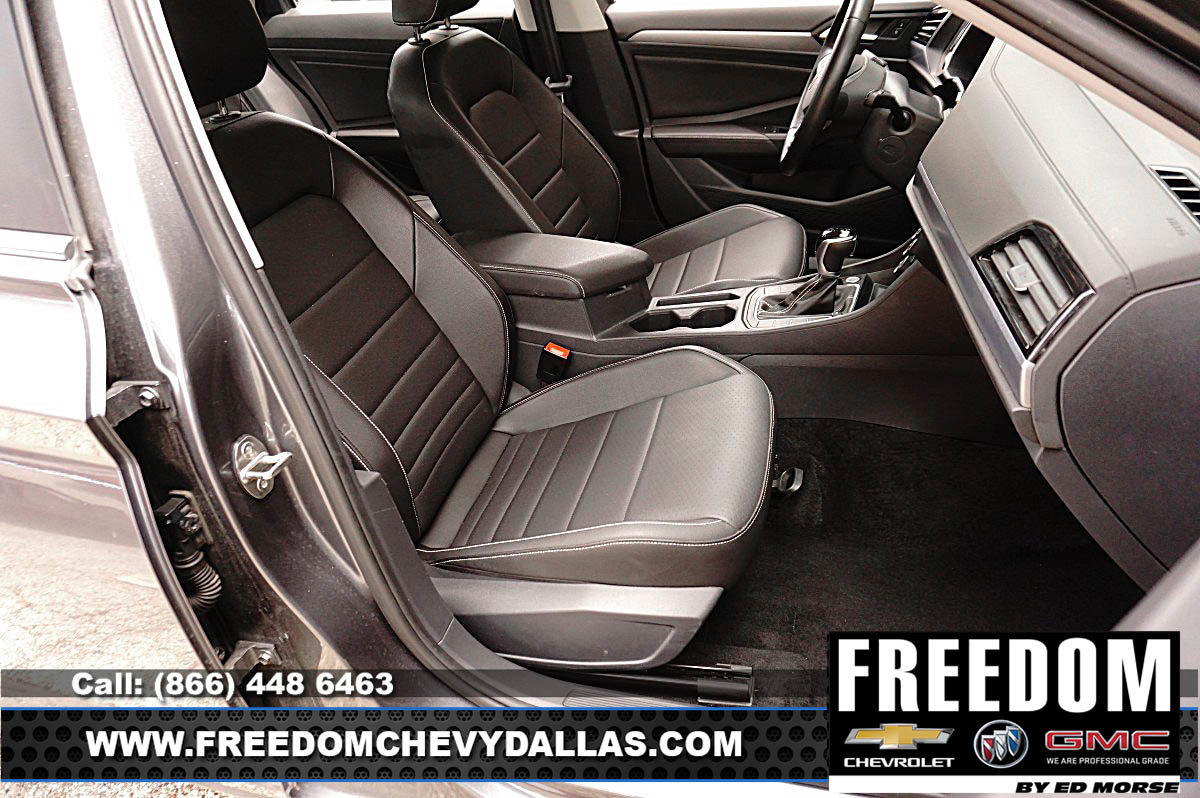 Used 2024 Volkswagen Jetta SE FWD image 11
