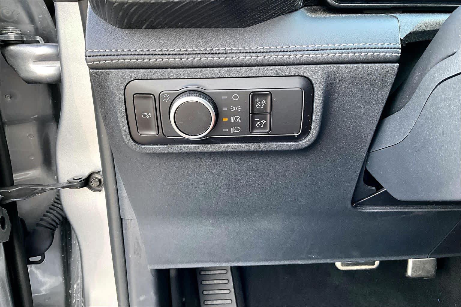 Used 2025 Ford Mustang Premium RWD image 32
