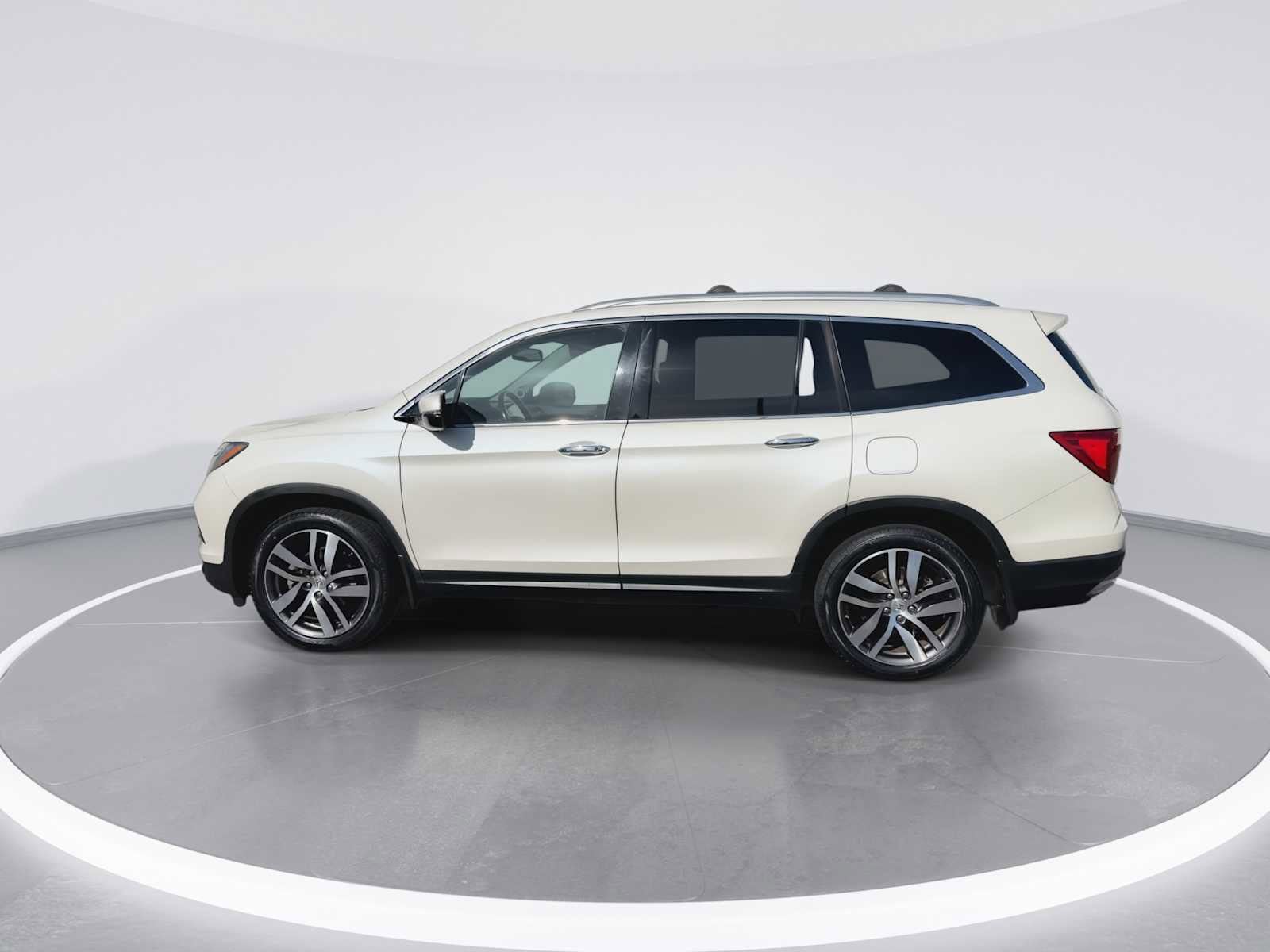 Used 2017 Honda Pilot Elite image 5