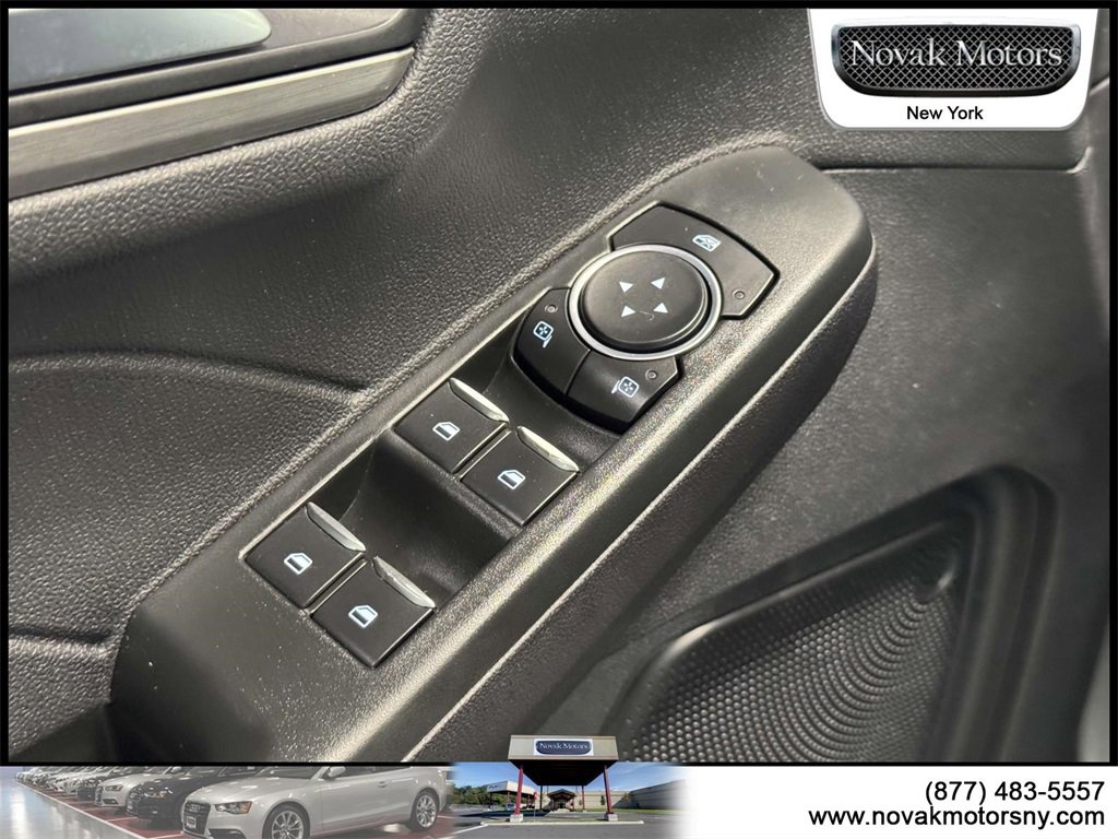 Used 2022 Ford Escape Titanium image 14