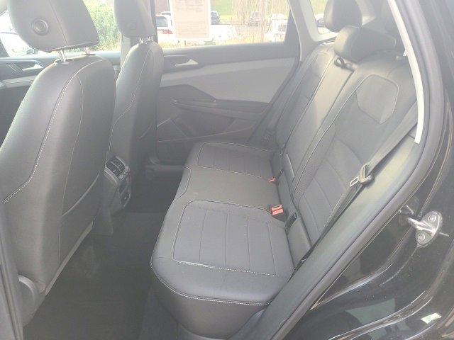 Used 2024 Volkswagen Taos SE w/ Panoramic Sunroof Package image 13