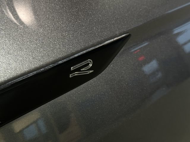 Used 2022 Volkswagen Tiguan SE R-Line image 24