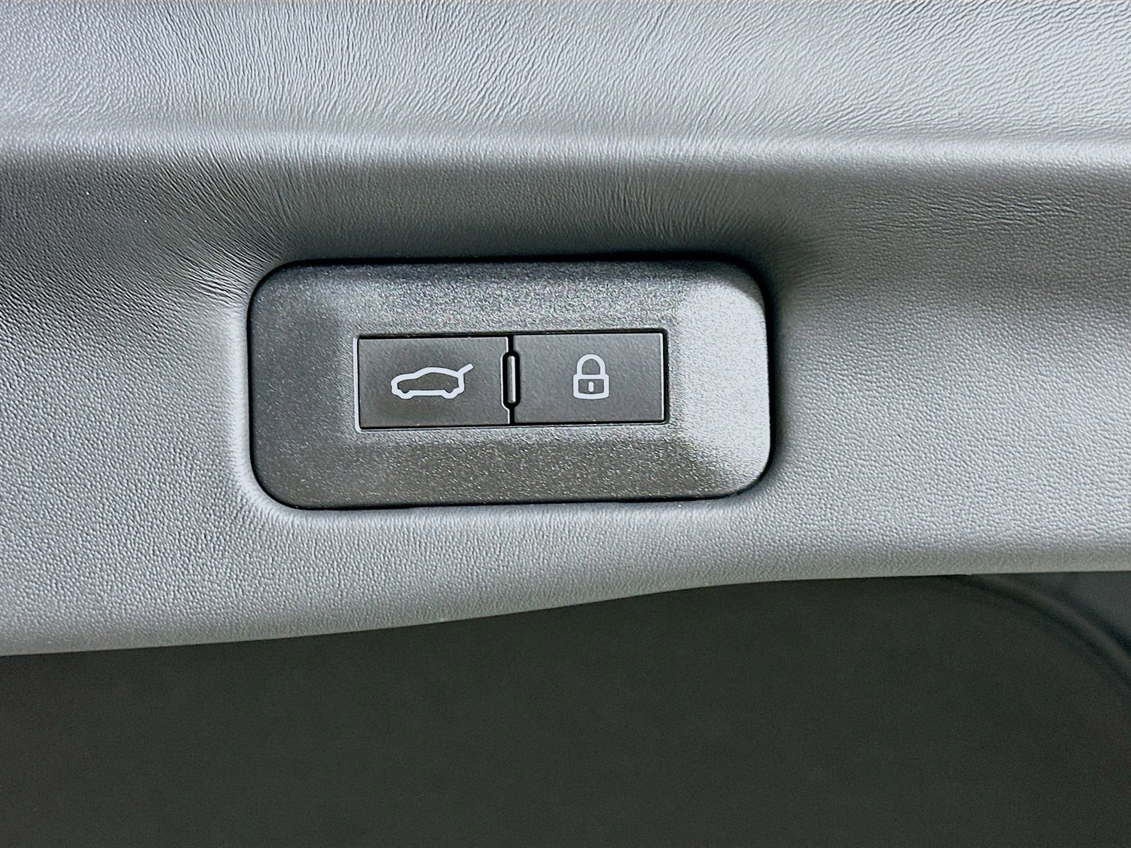 Used 2025 Ferrari Purosangue AWD/4WD image 36