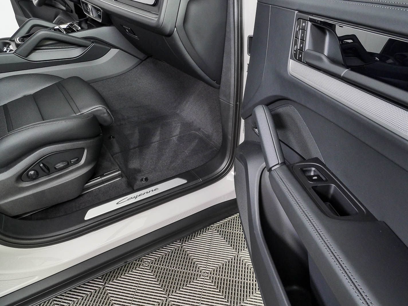 New 2026 Porsche Cayenne AWD/4WD image 26