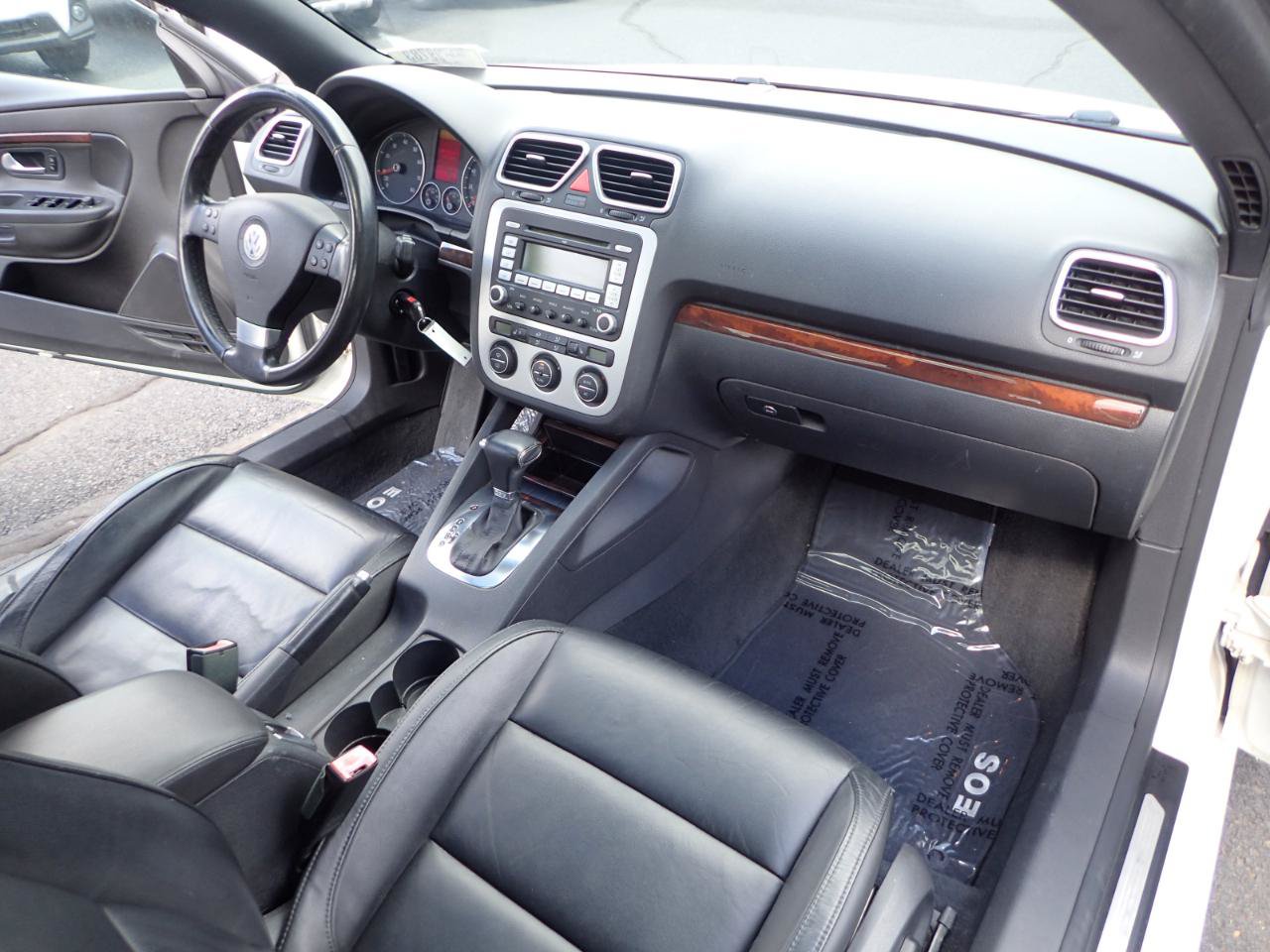 Used 2009 Volkswagen Eos Lux FWD image 18