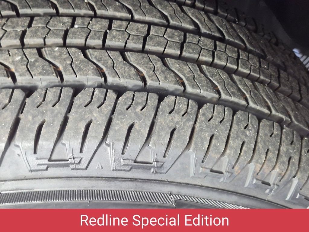 Used 2022 Chevrolet Colorado LT w/ Redline Special Edition RWD image 9