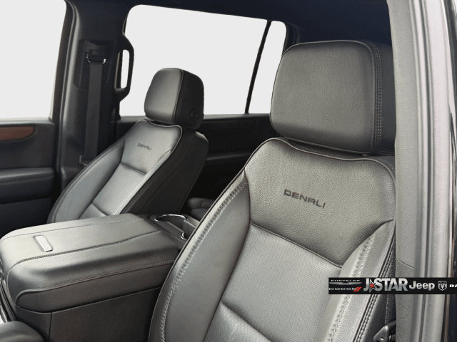 Used 2025 GMC Yukon XL Denali AWD/4WD image 11