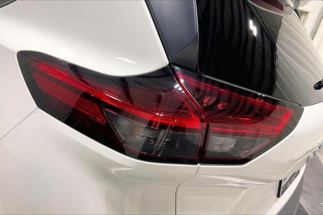 Used 2023 Nissan Rogue S image 29
