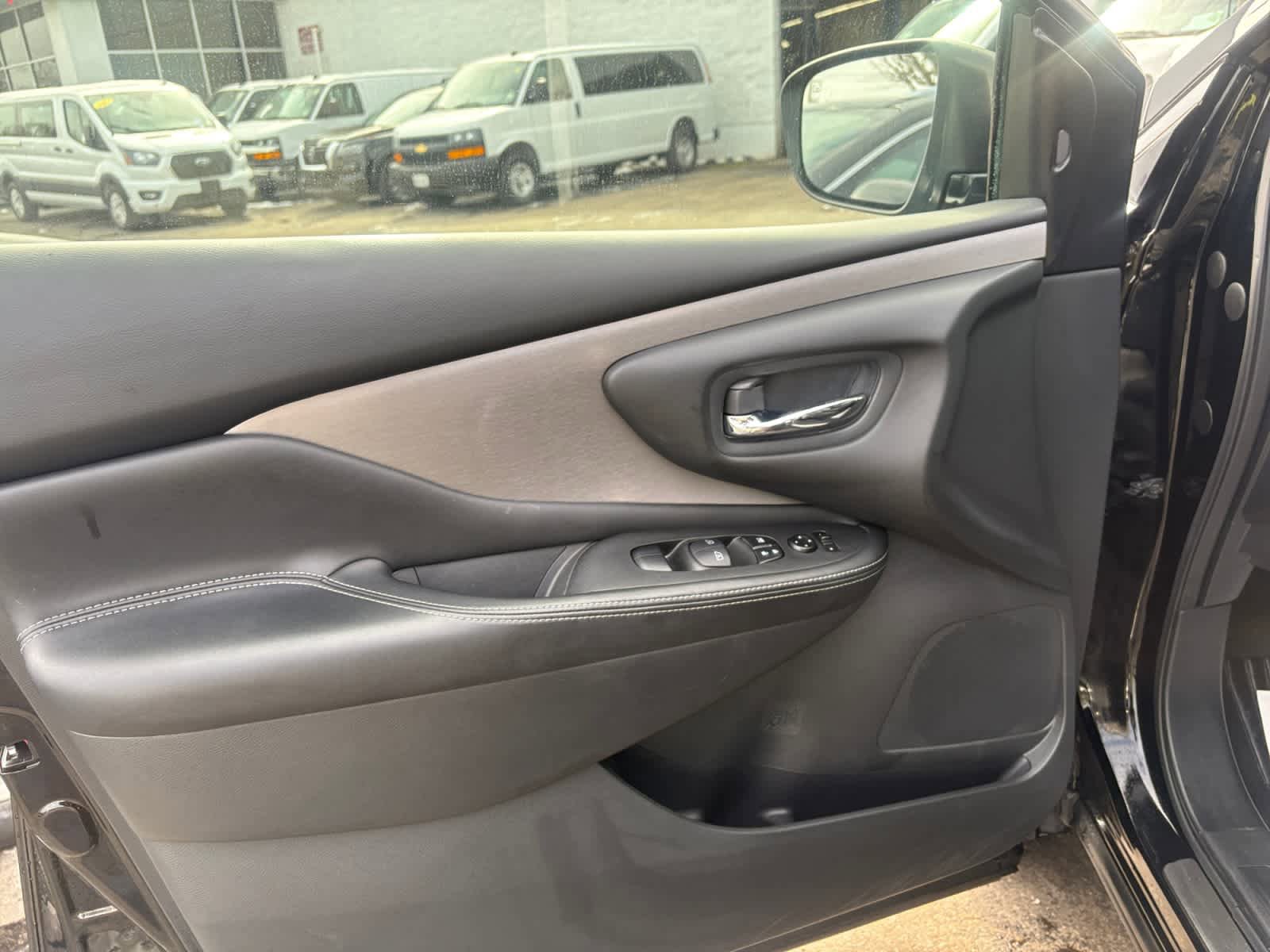 Used 2023 Nissan Murano SV w/ SV Midnight Edition Package FWD image 9