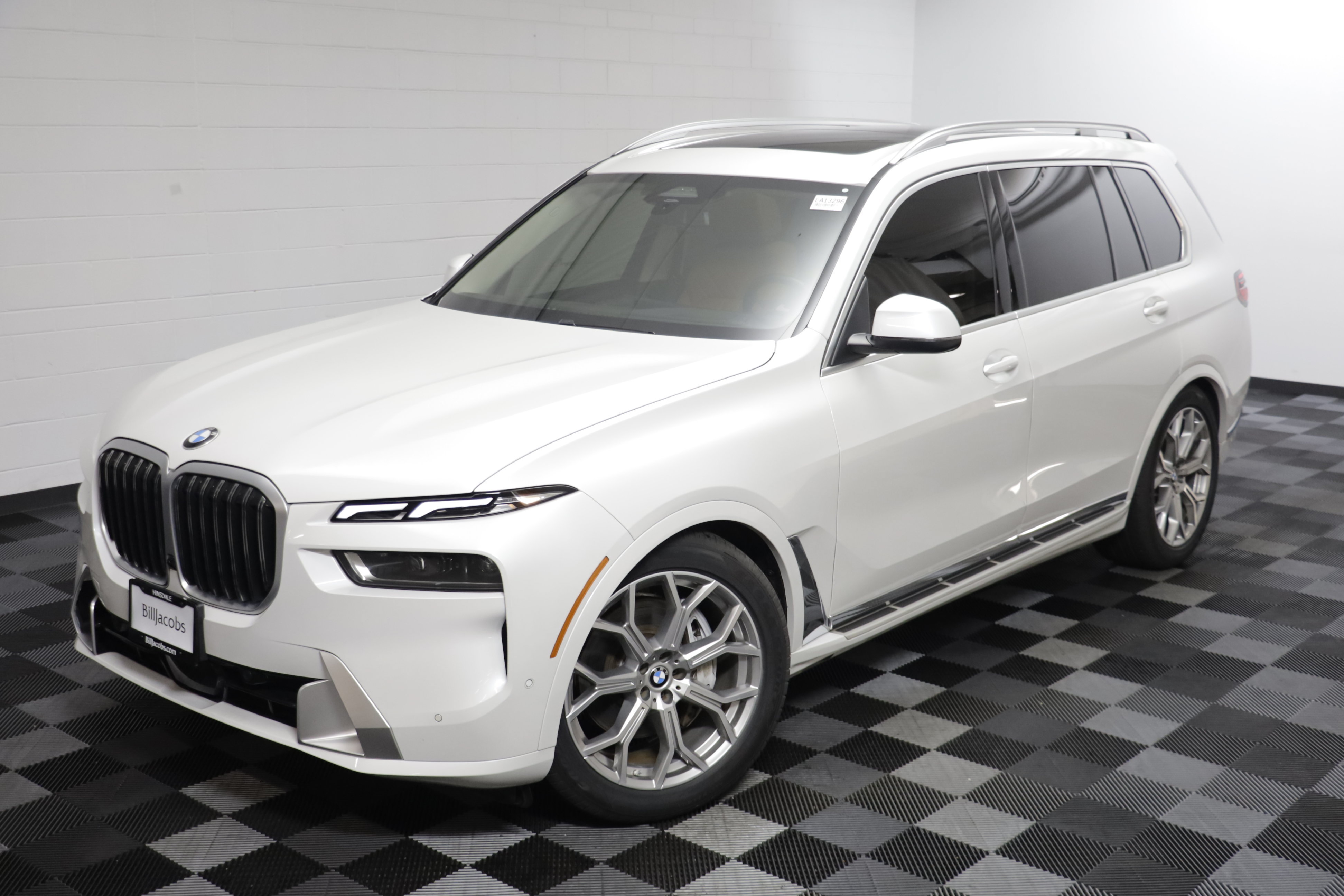 Used 2024 BMW X7 xDrive40i w/ Climate Comfort Package AWD/4WD image 2
