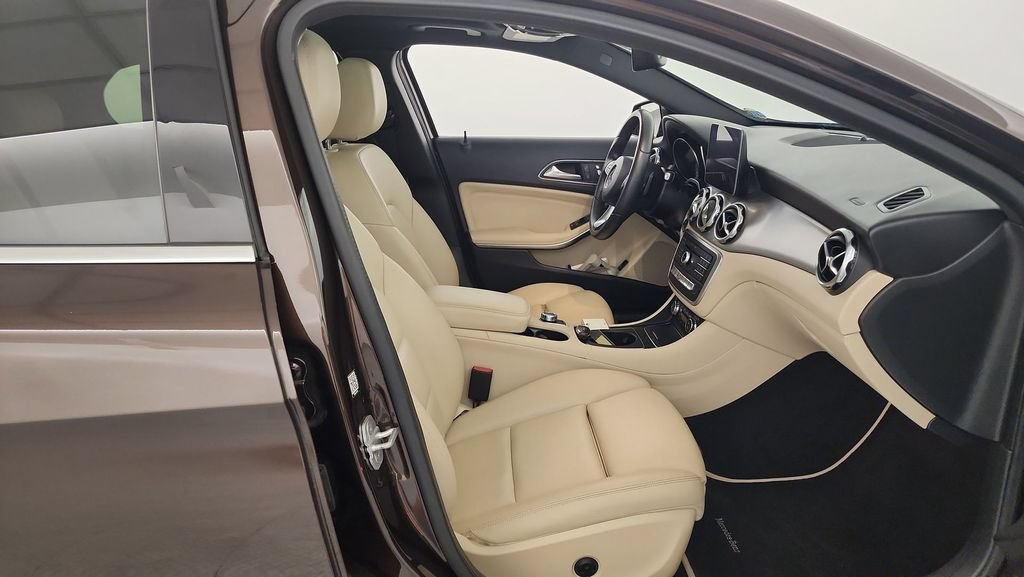 Used 2018 Mercedes-Benz GLA 250 4MATIC image 25