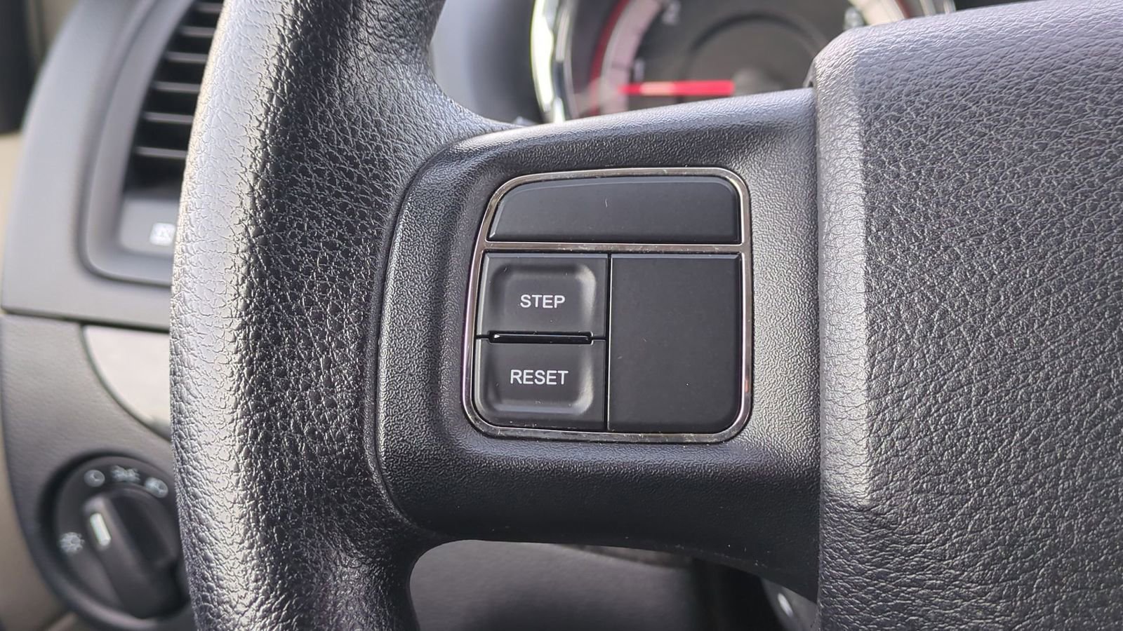 Used 2014 Dodge Grand Caravan SXT image 26