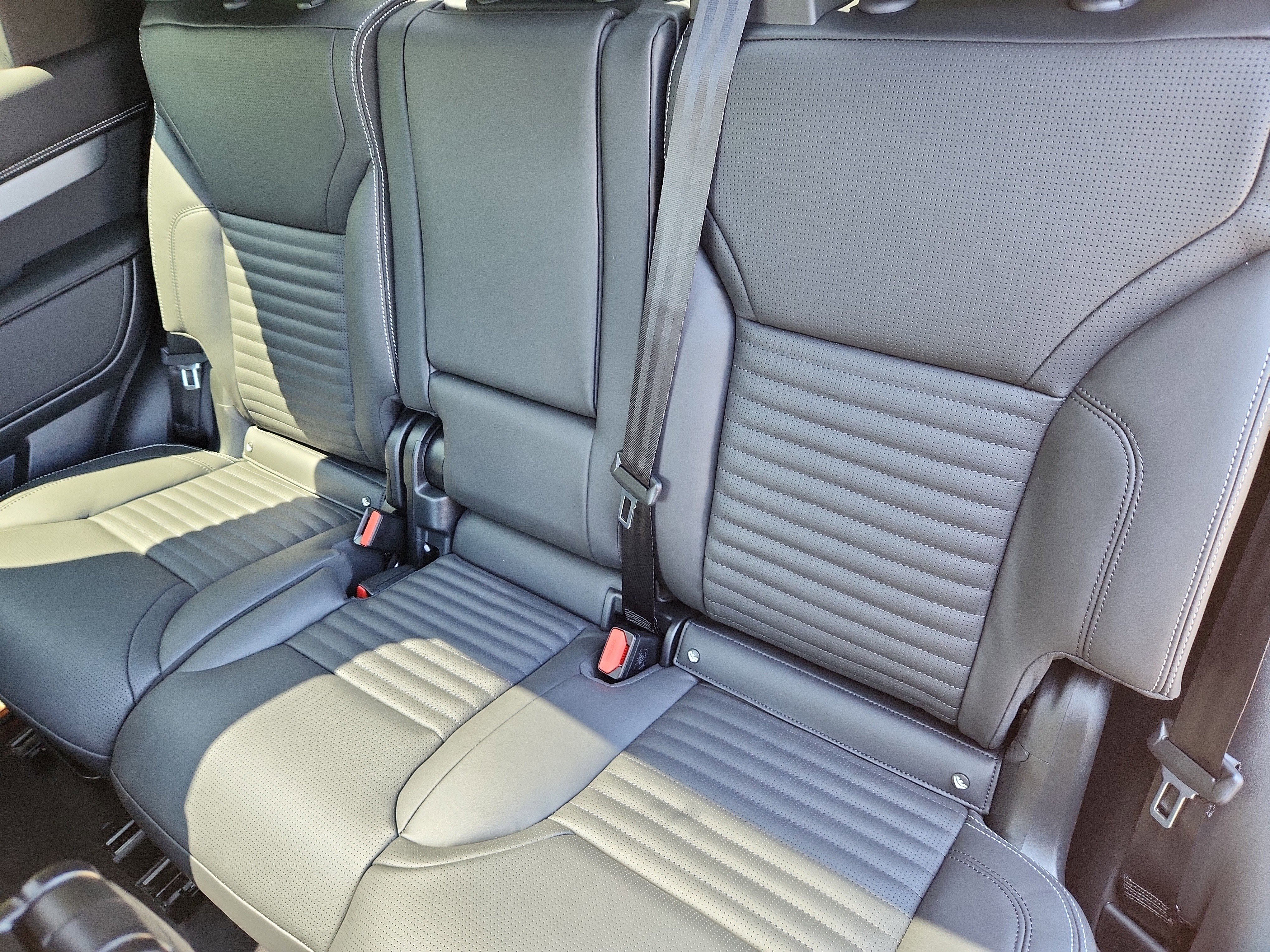 New 2025 Land Rover Discovery Dynamic SE image 25