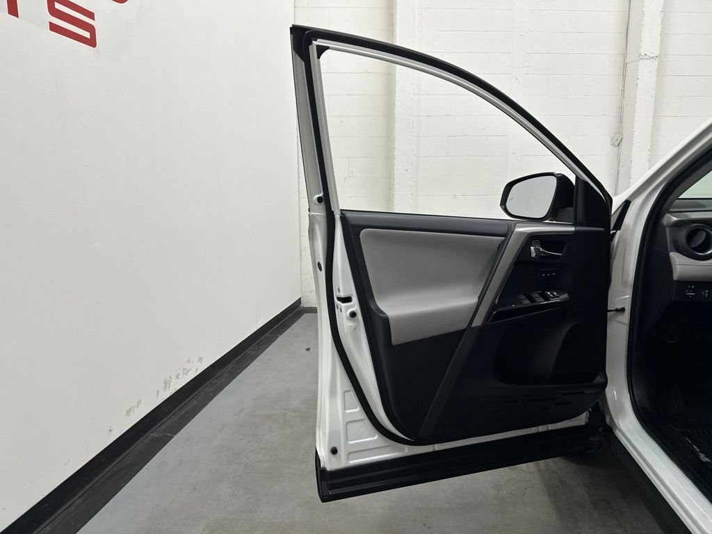 Used 2016 Toyota RAV4 Limited FWD image 37
