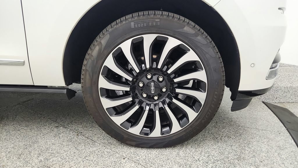 Used 2024 Lincoln Navigator Black Label AWD/4WD image 25