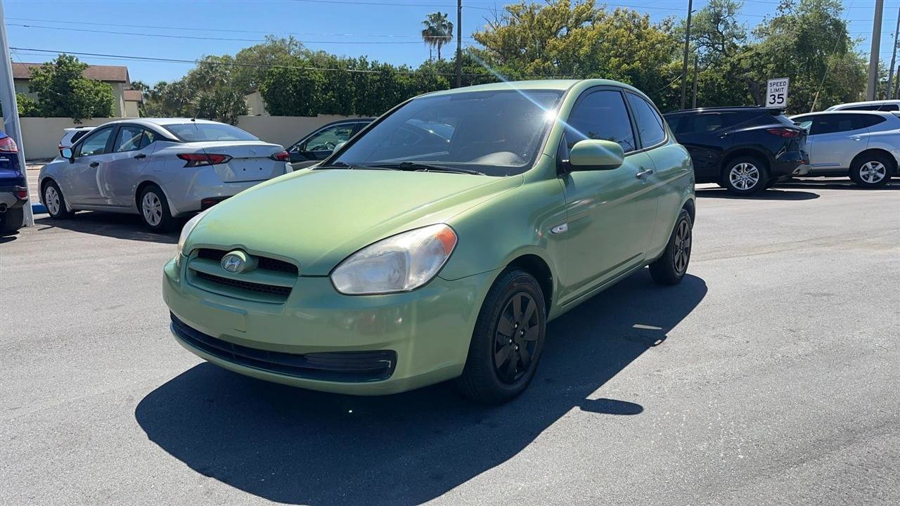 Used 2011 Hyundai Accent GS image 2