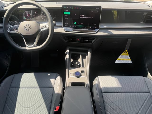 New 2026 Volkswagen Tiguan SE FWD image 15