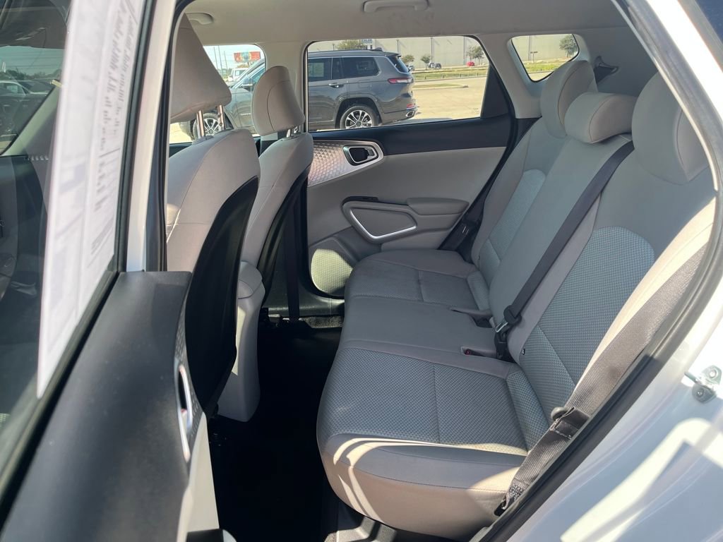 Used 2023 Kia Soul LX image 29