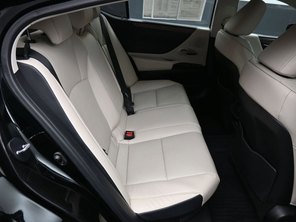 Used 2024 Lexus ES 300h w/ Premium Package FWD image 25