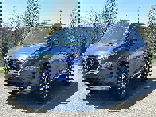 Used 2023 Nissan Rogue Platinum image 1